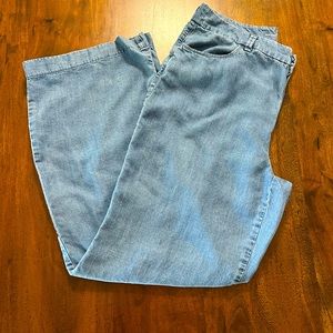 Chico’s Lightweight Platinum Trousers Hippy Jeans Size 1 or Sz 8